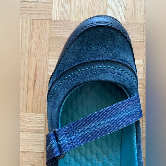 Clarks Collection Early 2000s Blue Suede Flats - Picture 4 of 6